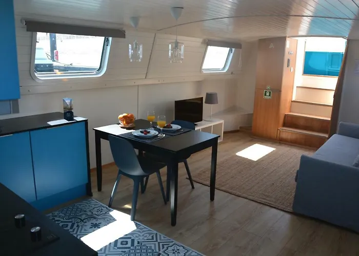 Botel Tagus Marina *