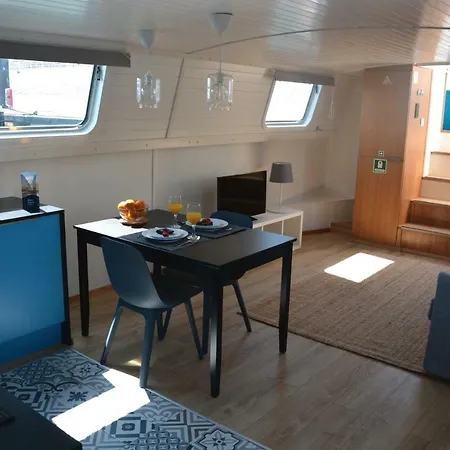 Bateau-hôtel Tagus Marina *