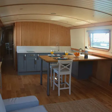 Bateau-hôtel Tagus Marina