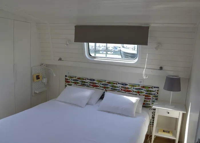 Tagus Marina Bådhotel *