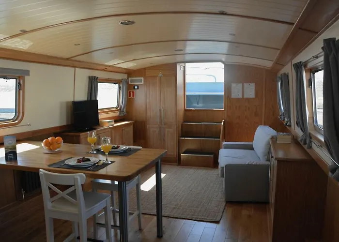 Tagus Marina 보트호텔 리스본